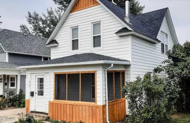 3 BEDROOM, 2 BATH, SINGLE-FAMILY HOME photos photos