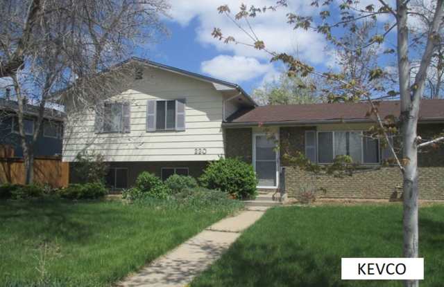 Tri-Level Home by Foothills Mall photos photos