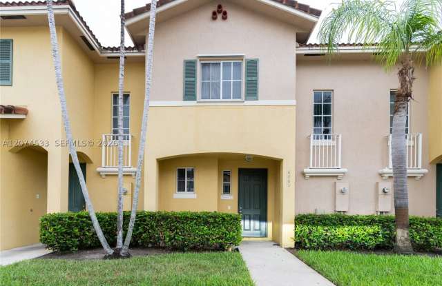 6061 SW 19th Ct Gallery 1