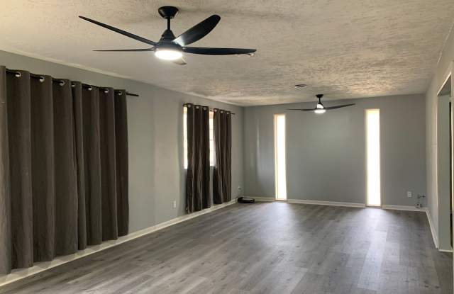 138 Hickory dr 4B/1.5Bath Martinez w large fenced in yard. Gallery 4