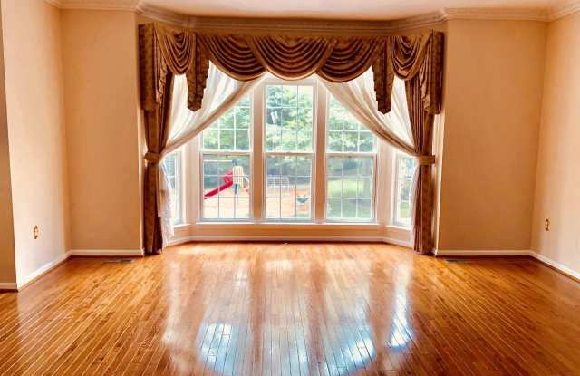 6565 MCKENNA WAY Gallery 3
