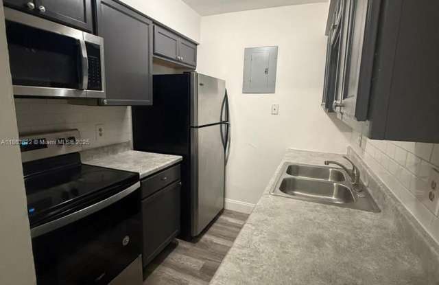 4121 NW 30th Ter photos photos