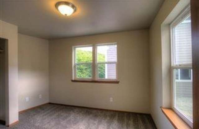 Lease Take Over - 1 bd in a 4 bd house photos photos