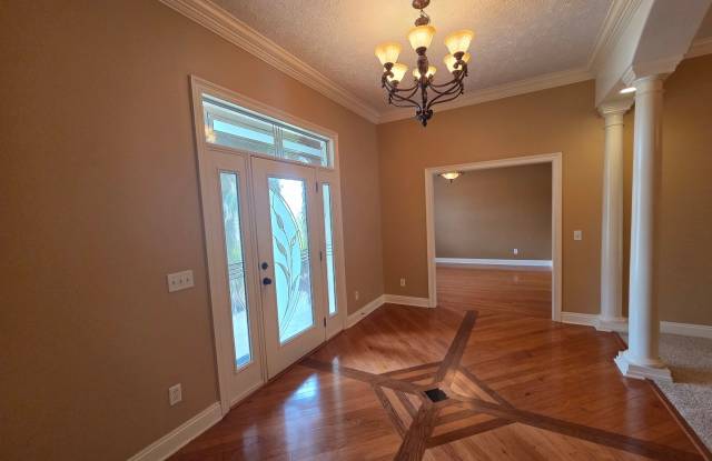 Luxurious 3Bed/3.5Ba Brick Home in an Established Neighborhood! *1/2 Off Security Deposit for Active-Duty Military!!* Gallery 3