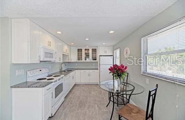1300 HOLIDAY DRIVE Gallery 4