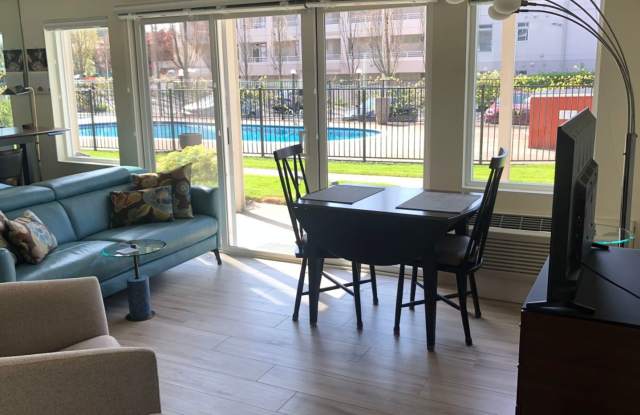 1Bd/1Ba Kirkland Condo Gallery 3
