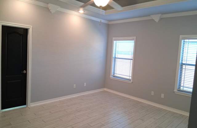 220 Black Walnut Court Gallery 4