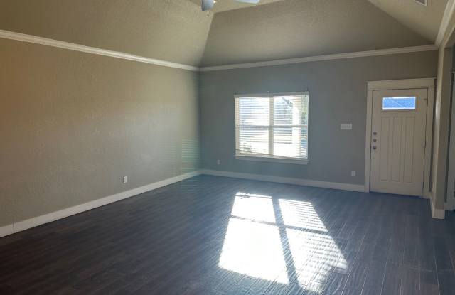 Fully furnished 3-bedroom, 3-bath Gallery 3