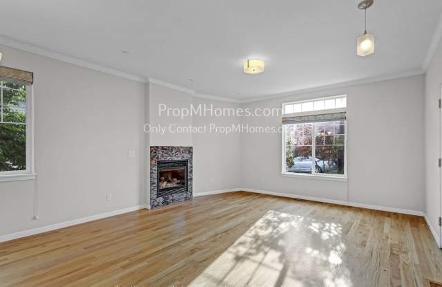 Four Bedroom Craftsman At Knights Bridge Crossing On Corner Lot! Gallery 3