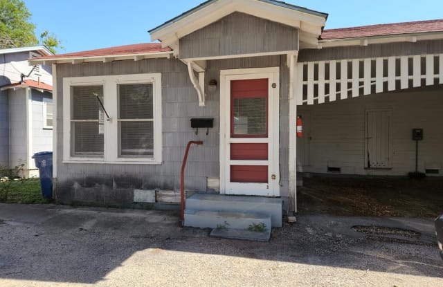 381 Guadalupe St - 381 Guadalupe Street, Kerrville, TX 78028