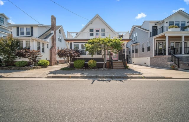 10 S Fredericksburg Ave - 10 South Fredericksburg Avenue, Margate City, NJ 08402
