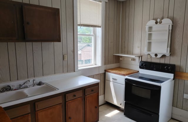 45 1/2 West Columbus StreetApt. B - 45 West Columbus Street, Nelsonville, OH 45764