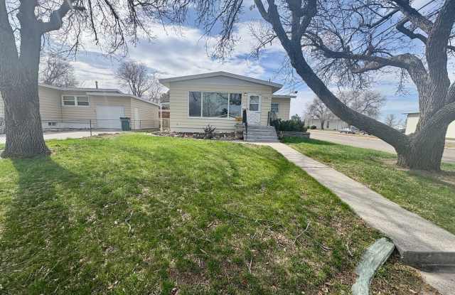 4 Bedroom 1 Bath house located on the west end! photos photos