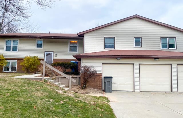 4884 Stauffer Avenue Southeast - 4884 Stauffer Avenue Southeast, Kentwood, MI 49508