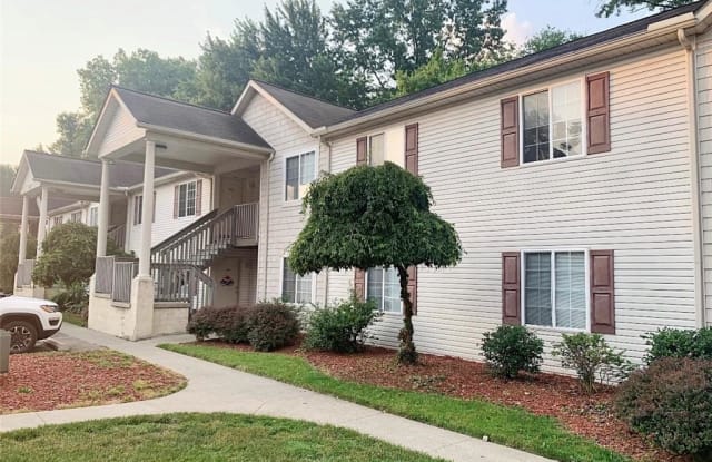 1898 Springfield Lake Blvd - 1898 Springfield Lake Blvd, Akron, OH 44312