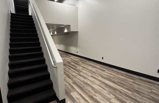 826 W 8th Street Gallery 2