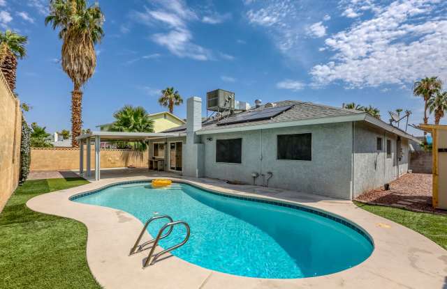 Beautiful 4 bedroom home with Sparkling POOL! photos photos