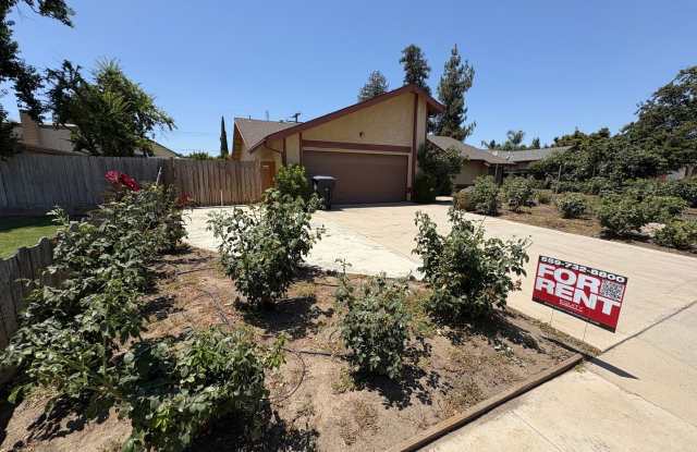 Spacious SE Visalia home Available Now! photos photos