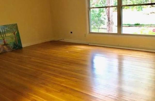 This gem is situated and Lovely 3BE/2BA on a quiet street in Warner Park photos photos This gem is situated and Lovely 3BE/2BA on a quiet street in Warner Park photos photos