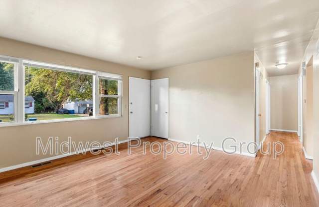 1364 Farmview Ave photos photos
