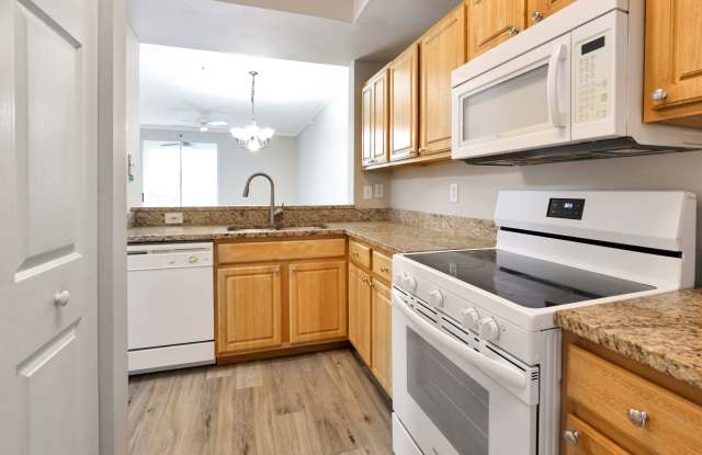 3bd/3bth In Las Palmas, Near UTC w/ Garage Gallery 4