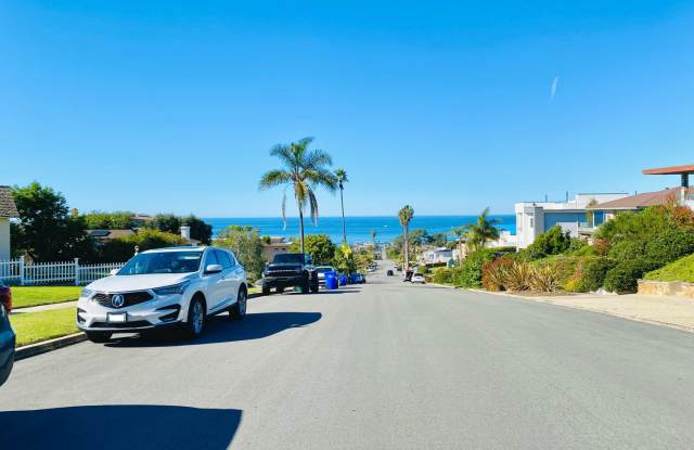 Perfect 2BD/1.5BA Point Loma Home w/ Ocean Views! Available December - $4,395/mo! Gallery 3