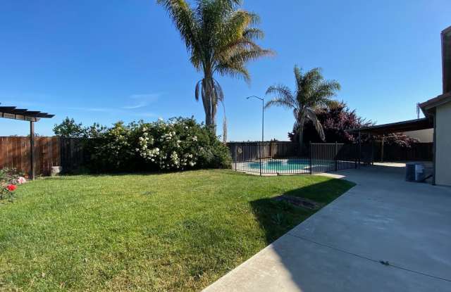 Upscale Home with Pool in Desirable Area Gallery 3