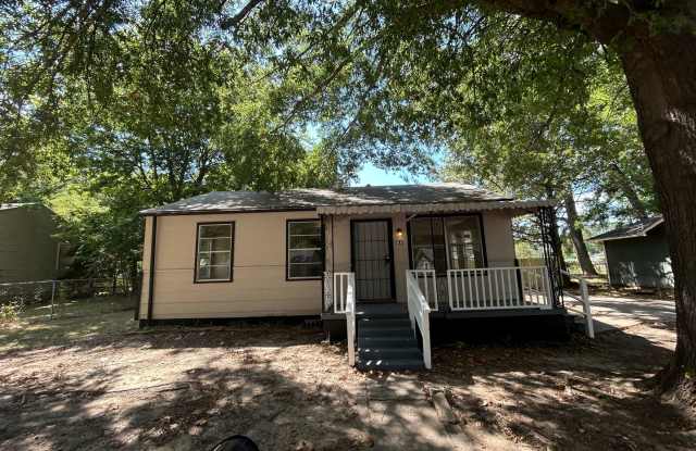 Central Air and Heat. Pets ok $100 Dep for Pets and 45 Monthly. photos photos