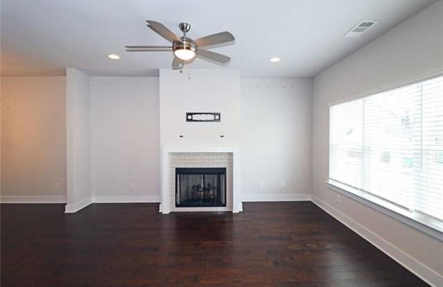 2163 Wiggins Walk Gallery 4