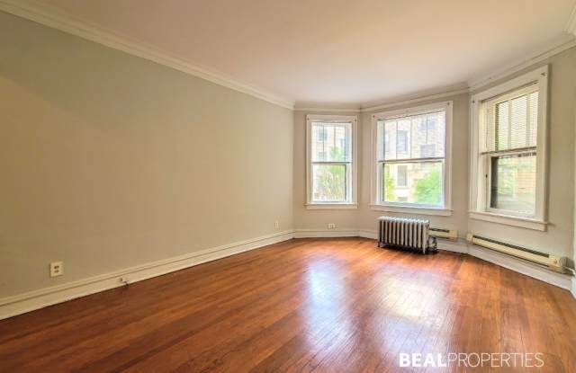 1127 W Oakdale Ave photos photos
