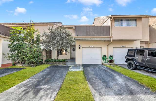 881 NW 81 Way unit: 3 photos photos