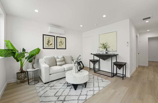 5310 South Victoria Avenue photos photos