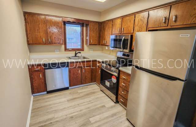 2 bedroom 1 full bath condo single car garage in Ankeny! - 2075 Northwest Hickory Lane, Ankeny, IA 50023