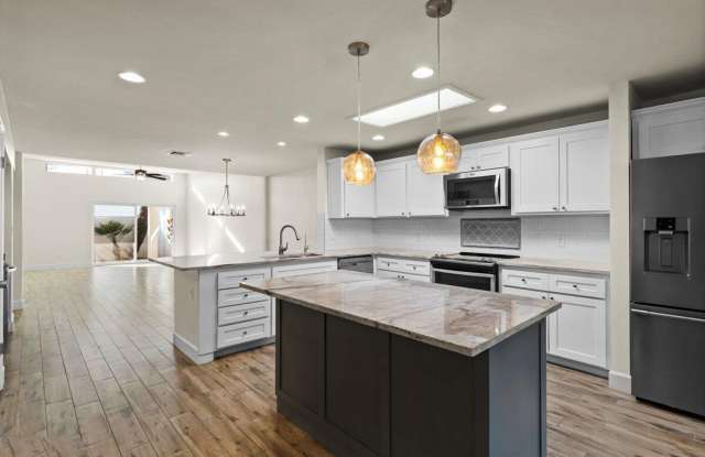 Gorgeous remodel at Sands Scottsdale!!  Like living at a Resort!!  PRIME Location!!  Ready October 15th!!   Great Storage, wonderful layout!!!  You will love this Beauty!! Gallery 4