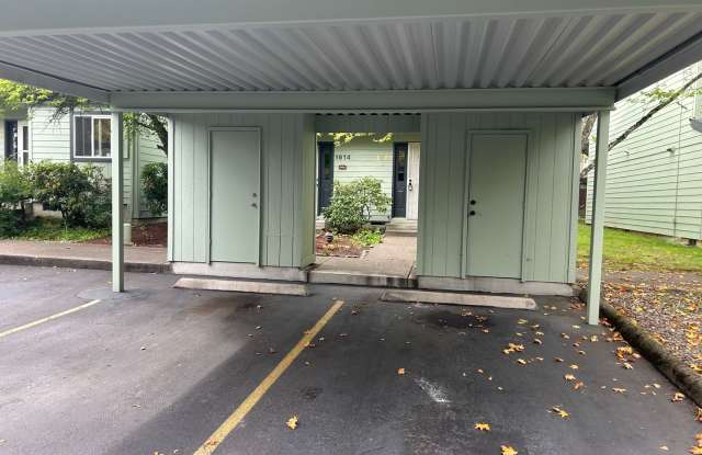 Beautifully updated townhouse in Eugene! $250.00 MOVE-IN SPECIAL! Gallery 4
