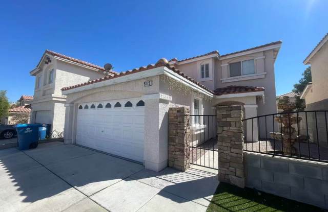 Beautiful two-story single house photos photos