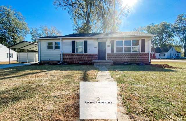 Cozy Two Bedroom Located Near Downtown Clinton photos photos