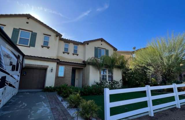 Beautiful 5 bedroom 5 bathroom home in Sycamore Creek! Gallery 1