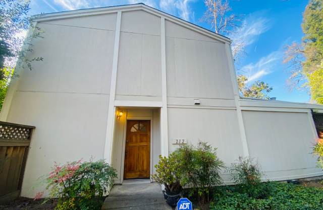 Light and Airy, 3BD/2.5BA, Two-Story Townhouse in Westside Danville-Available NOW! - 212 Garden Creek Place, Danville, CA 94526