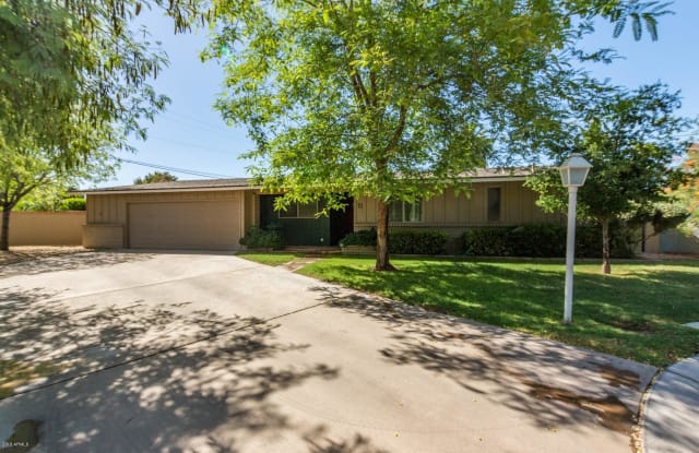 11 SPUR Circle - 11 Spur Cir, Scottsdale, AZ 85251