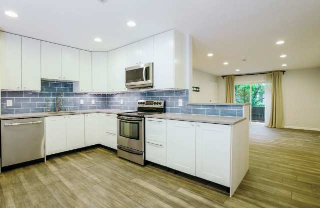Discover this well-appointed 2-bedroom, 2-bath condo in Lake Forest photos photos