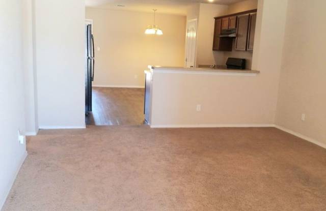 Adorable 3 Bedroom 2 Bath Townhouse in Eastside El Paso!! Gallery 3
