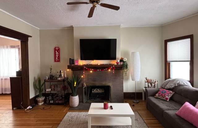 2944-46 N. Maryland Ave. photos photos