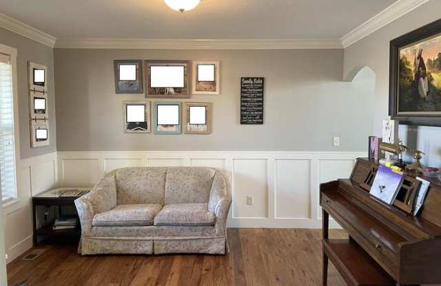 1881 South Prairie Pond Road Gallery 3