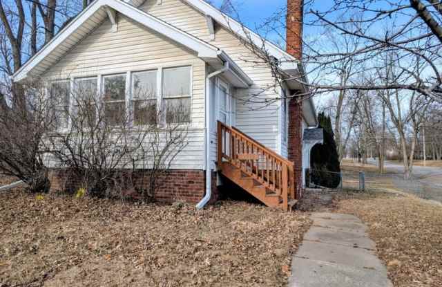 1015 A Avenue East Gallery 3