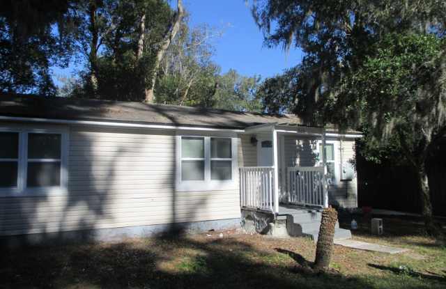 614 Houston St - 614 Houston Street, Green Cove Springs, FL 32043
