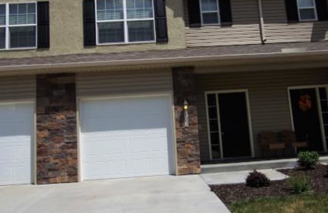 9417 N Lenox Ave - 9417 North Lenox Avenue, Kansas City, MO 64154