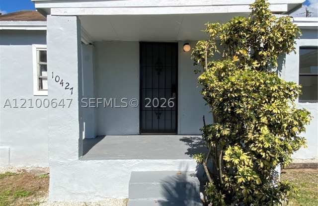 10425 SW 173rd Ter Gallery 1