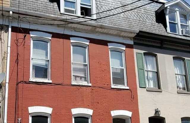 Available Now! Spacious 5 Bedroom Home Located in York City School District photos photos