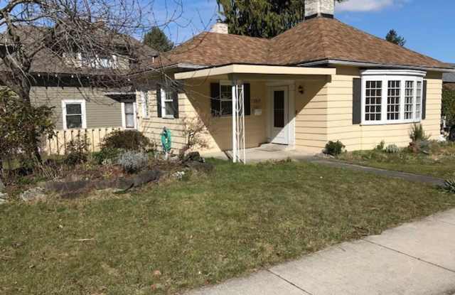 Near Downtown + WWU: 2 bdrm/1 bath house, in-unit laundry photos photos